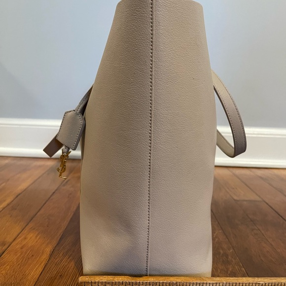 Beautiful Yves Saint Laurent BigBig Leather Tote - Picture 5 of 10